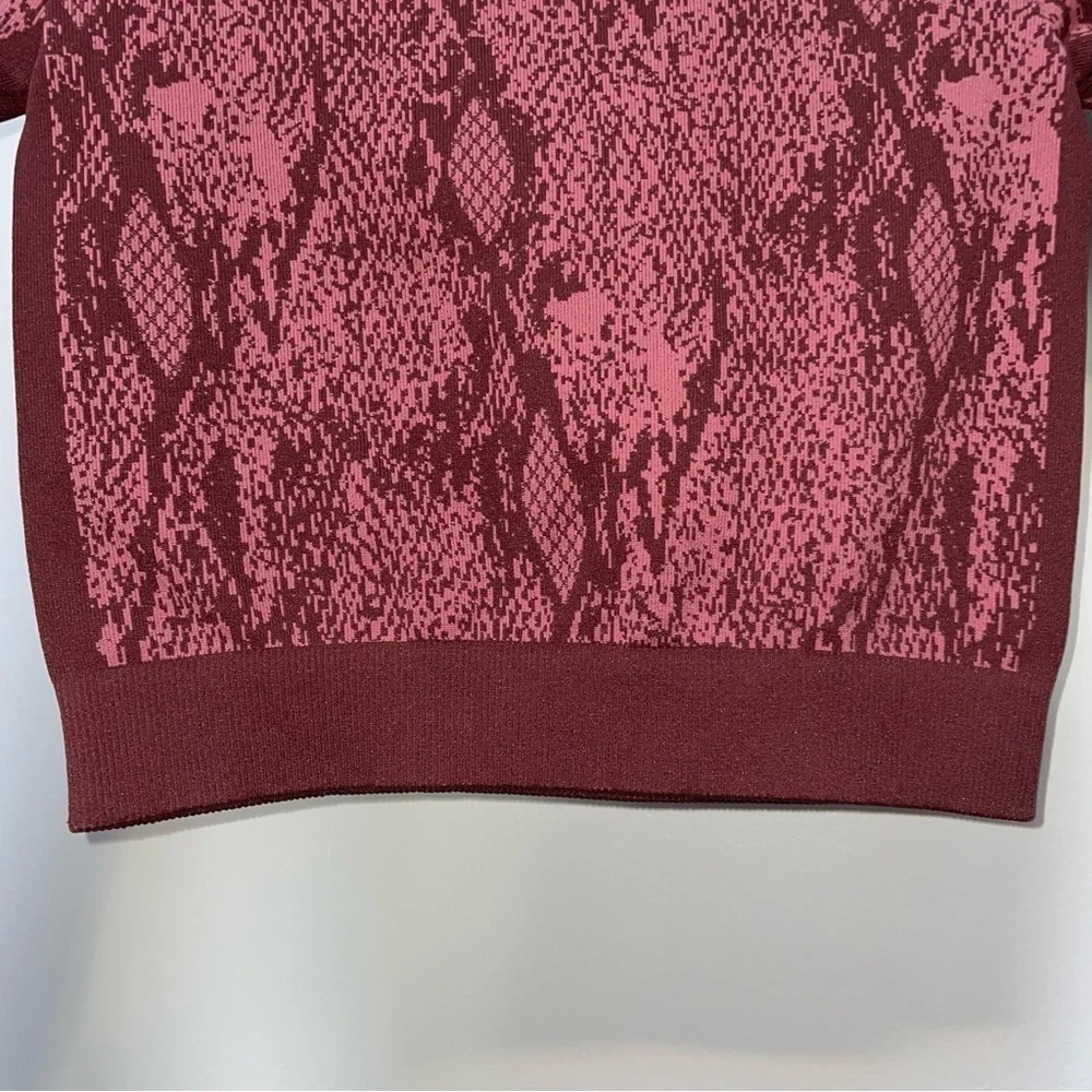 Fabletics Kamila Seamless Long Sleeve Cropped Workout Top Size XS - Picture 4 of 7